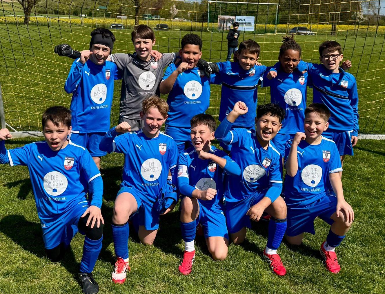 JUNIOREN AKTUELL:    Bei Spitzenreiter JFV Pyrmont siegt die E1 mit 4:2